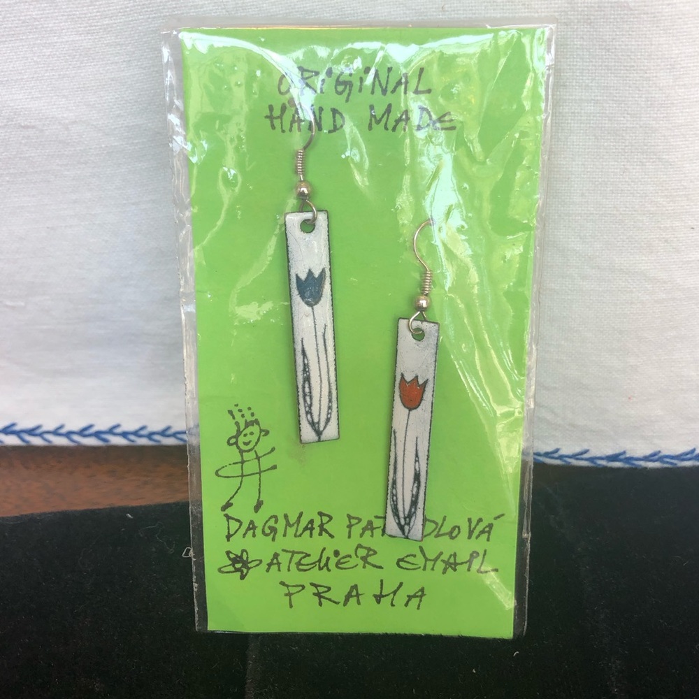 Dangle earrings